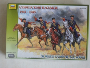 ZVEZDA 1/35 3579 SOVIET COSSACKS 1941-1945